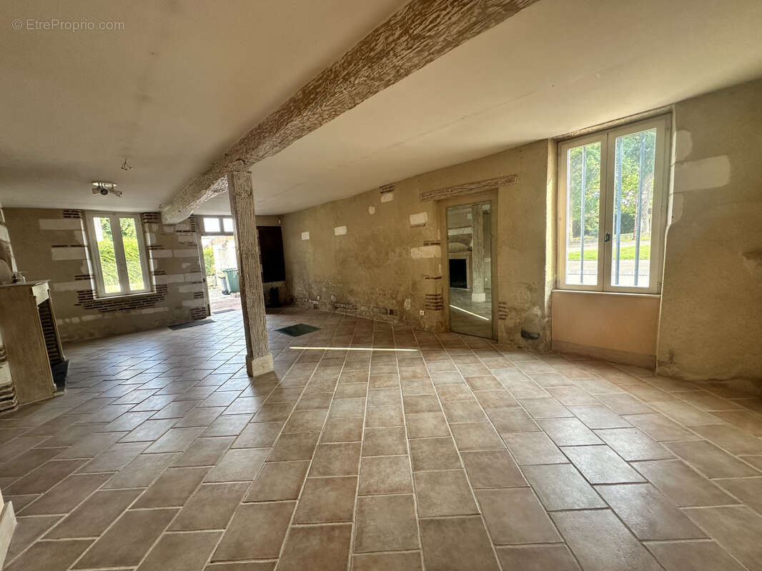 Maison à LA CHAPELLE-SAINT-LUC