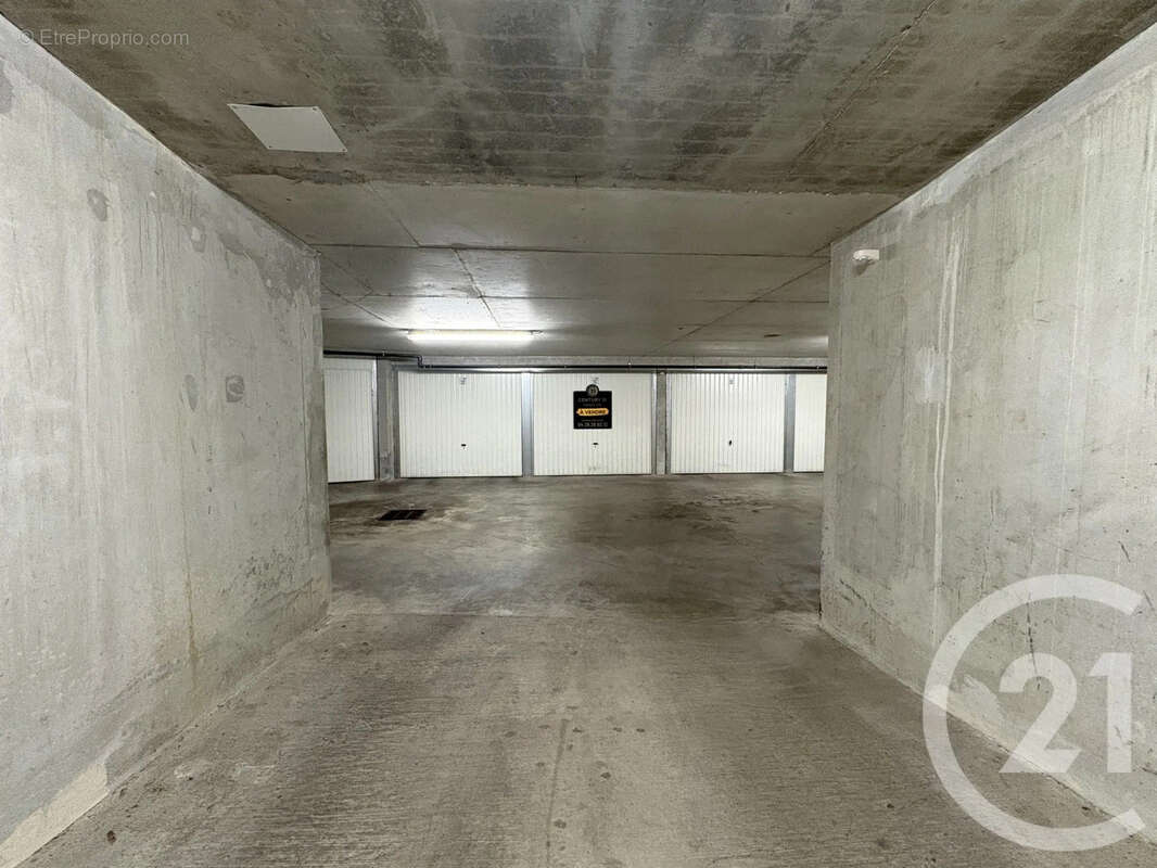 Parking à LYON-9E