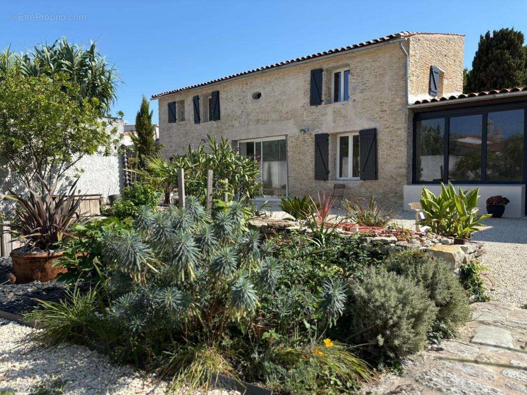 Propriété d’exception au cœur du village de Saint-Georges-d’Oléron - photo 7