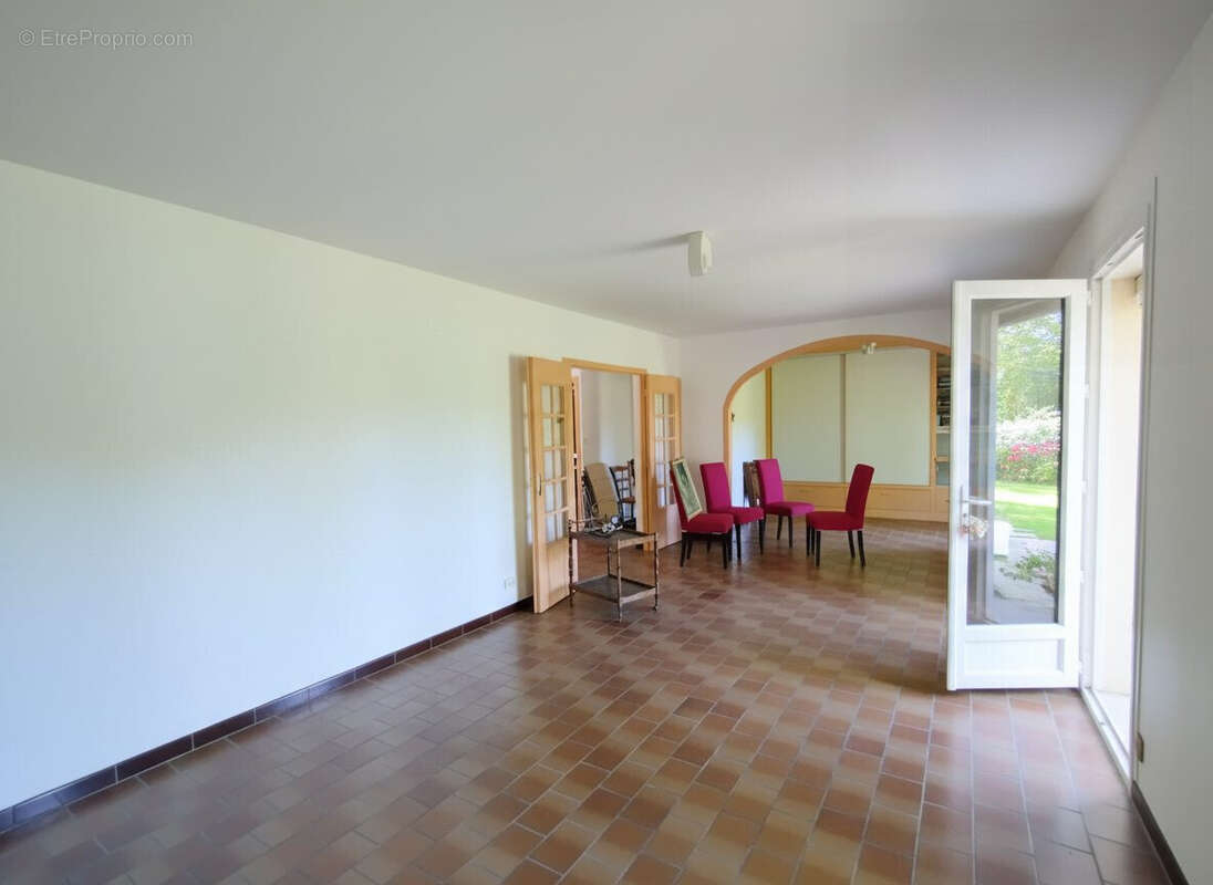 Maison 270 m² à Apremont  - photo 3