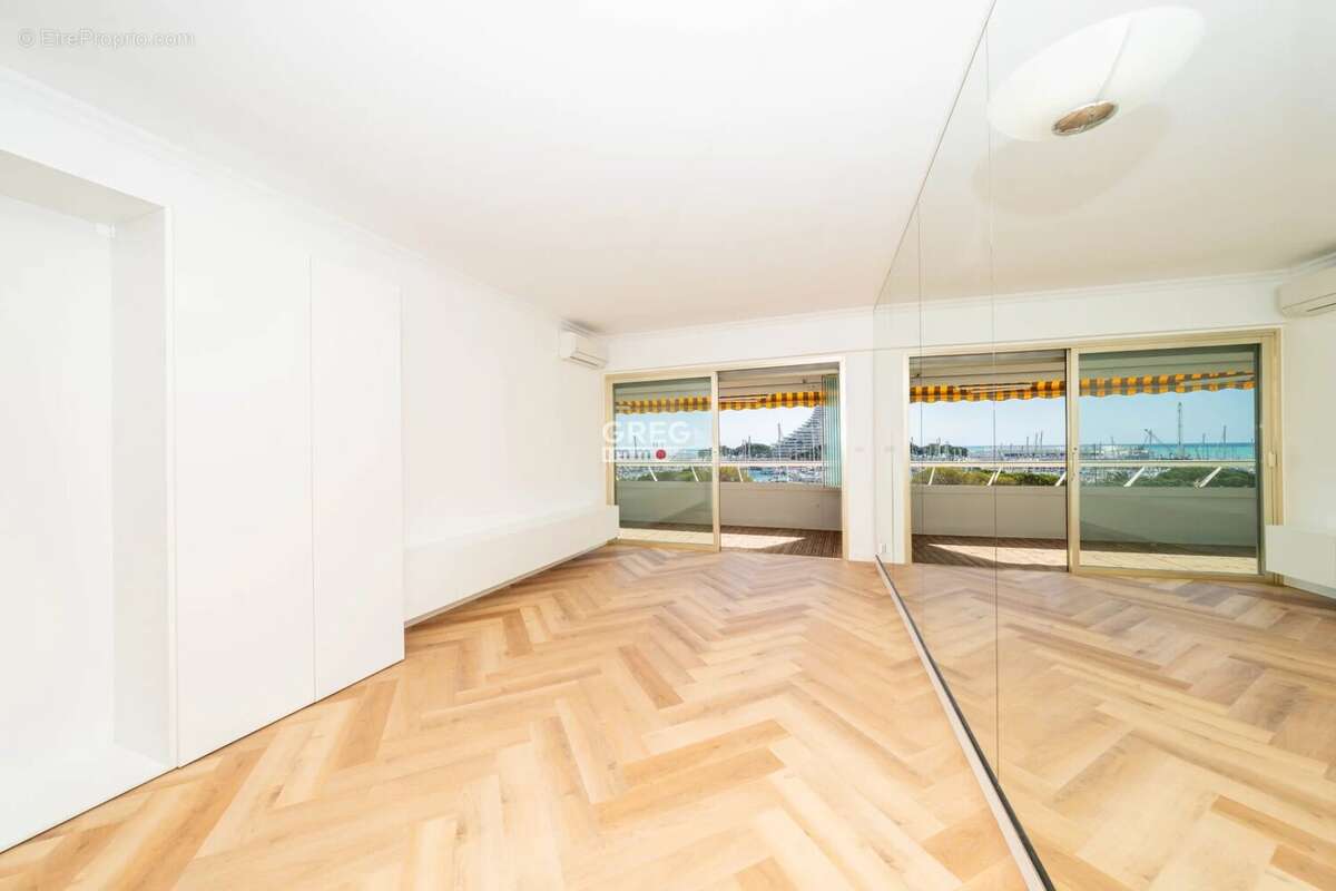 Appartement à VILLENEUVE-LOUBET