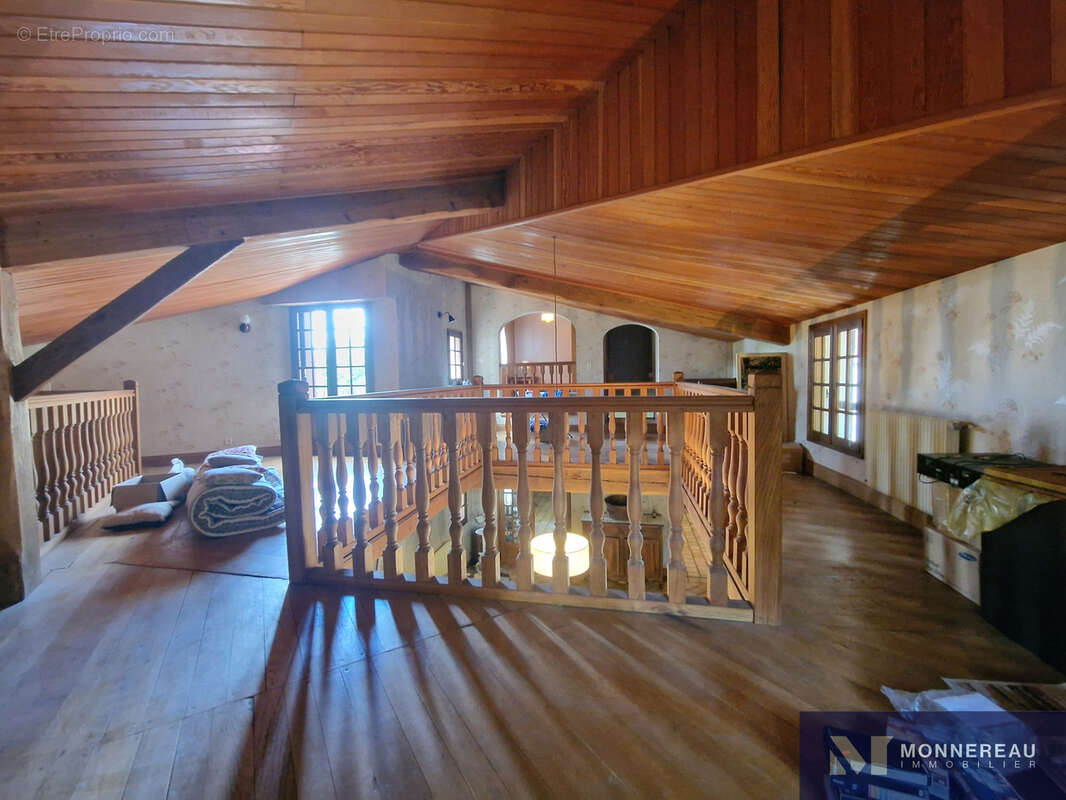 Maison à MONTMOREAU-SAINT-CYBARD