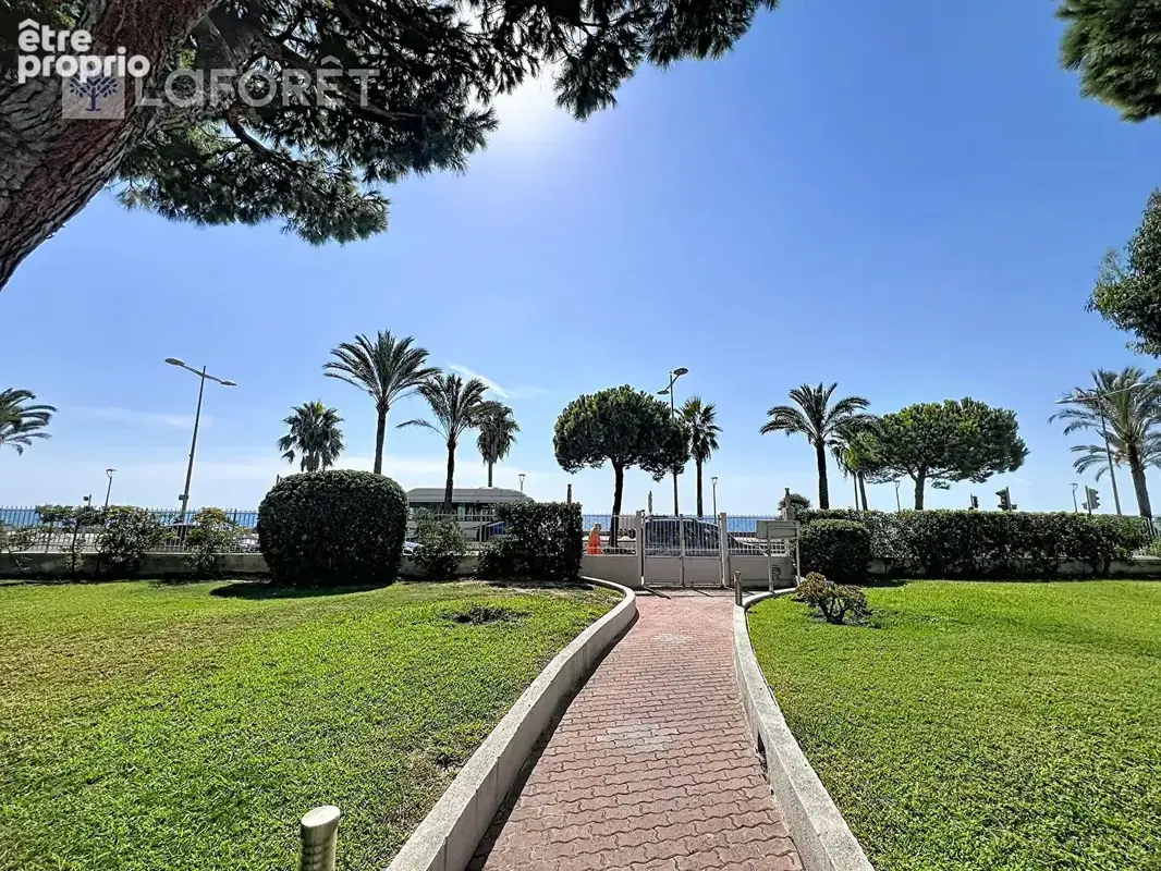Cros de cagnes sur mer  - 3 pieces renove -vue mer -plage a pied - photo 4