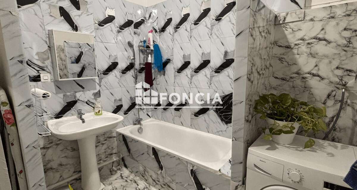 Appartement à MARSEILLE-3E
