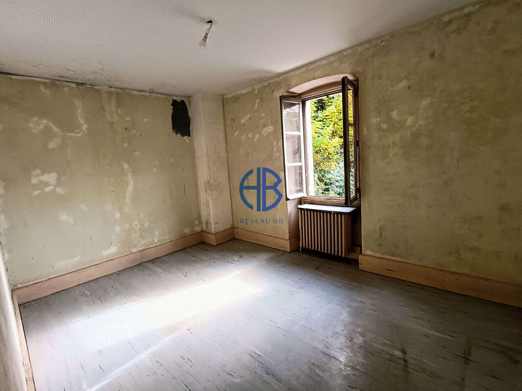 Maison à VIRIEU-LE-GRAND