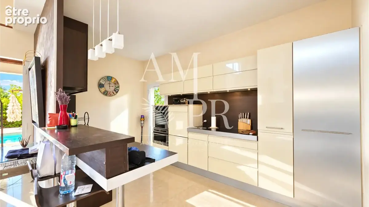 Cannes – Croix-des-Gardes  Villa d’Architecte Contemporaine de 210 m² au Cœur d’un Domaine Privé et Sécurisé - photo 9