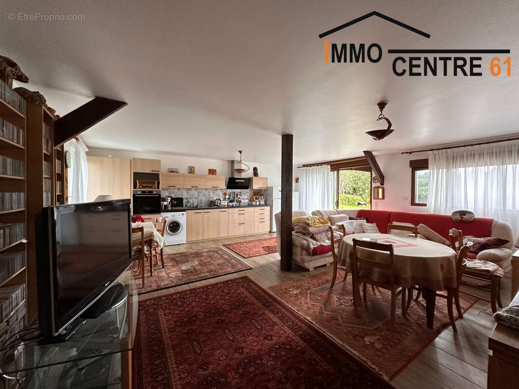 Maison d'architecte 5 chambres et un gîte de 64m2 sur un terrain de 5527m2 arboré. - photo 29