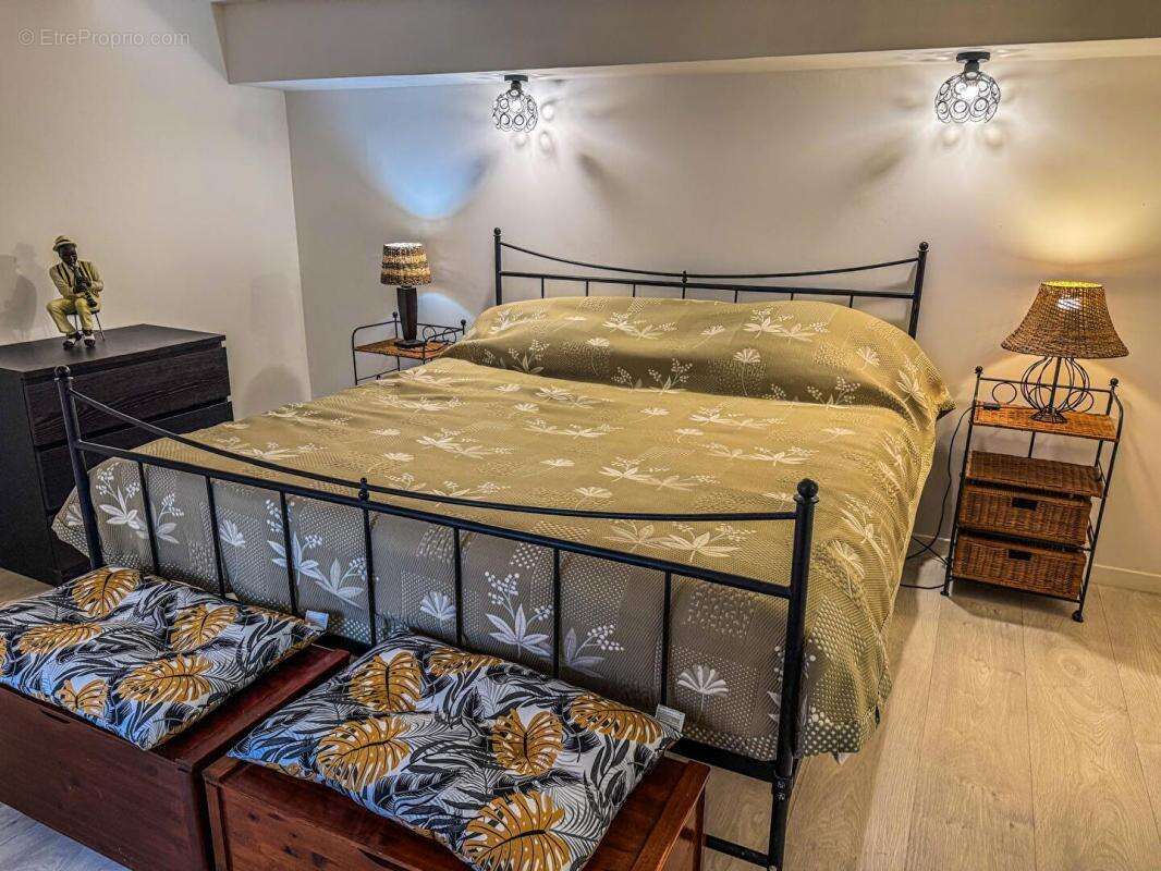 Maison à MAUZAC-ET-GRAND-CASTANG