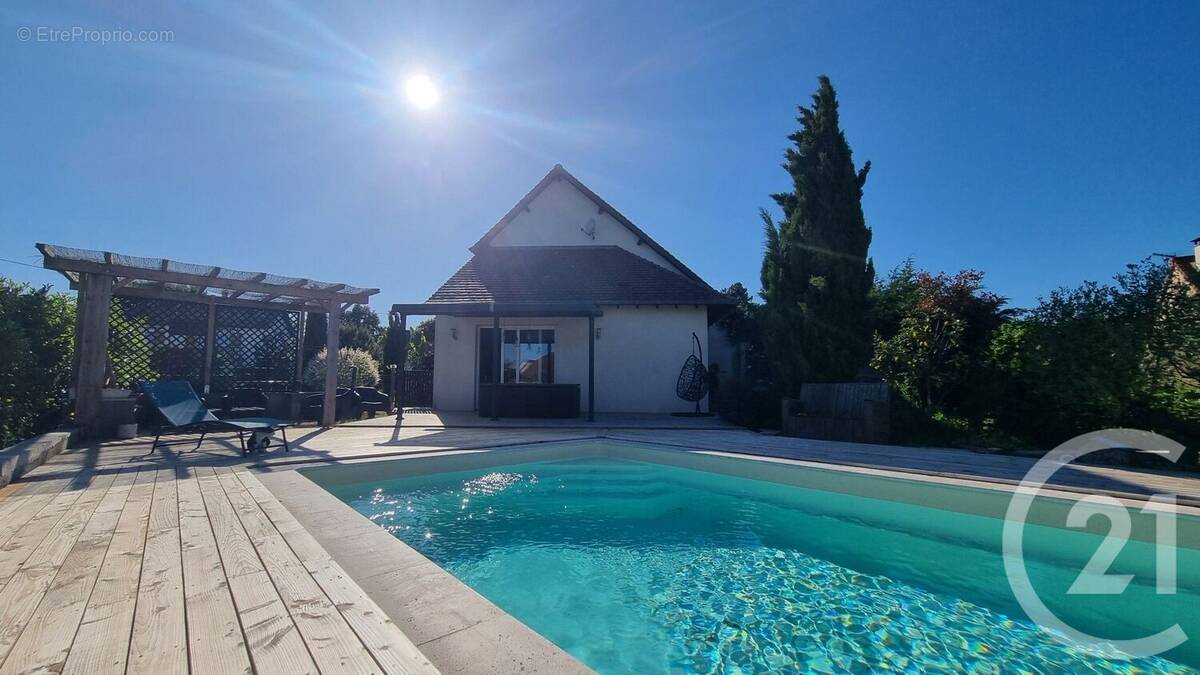 Maison à NEUILLY-LE-REAL