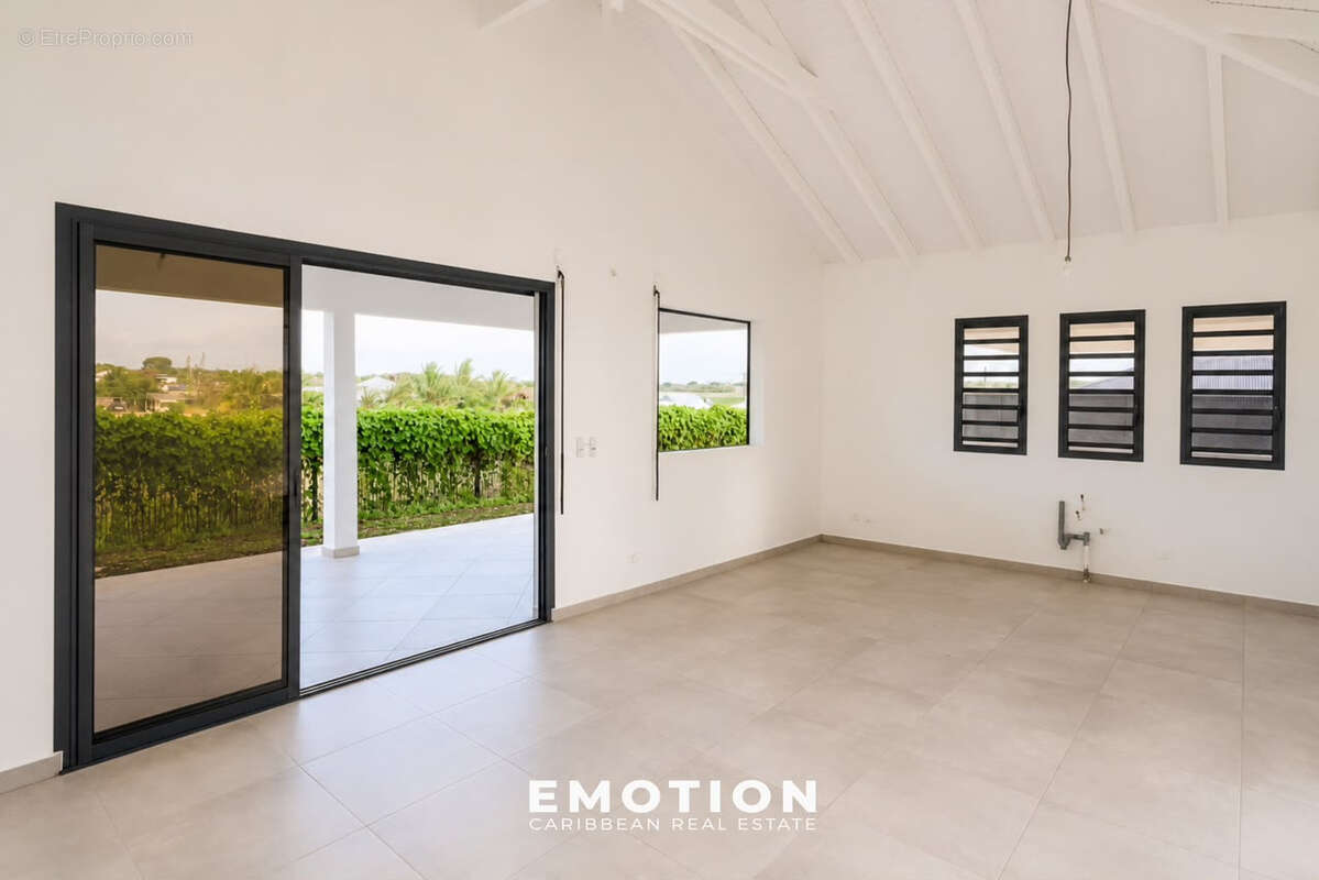 Villa contemporaine neuve T4   120 m2 habitables   Saint-François - photo 3