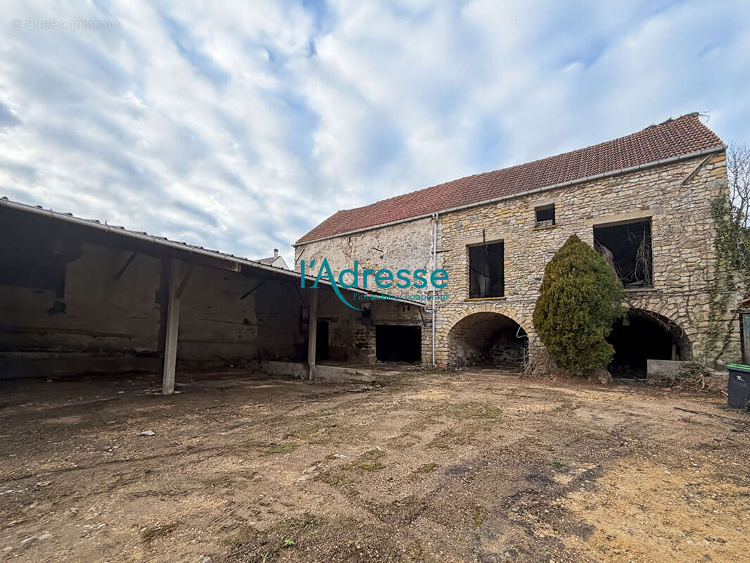 Maison à CONDECOURT