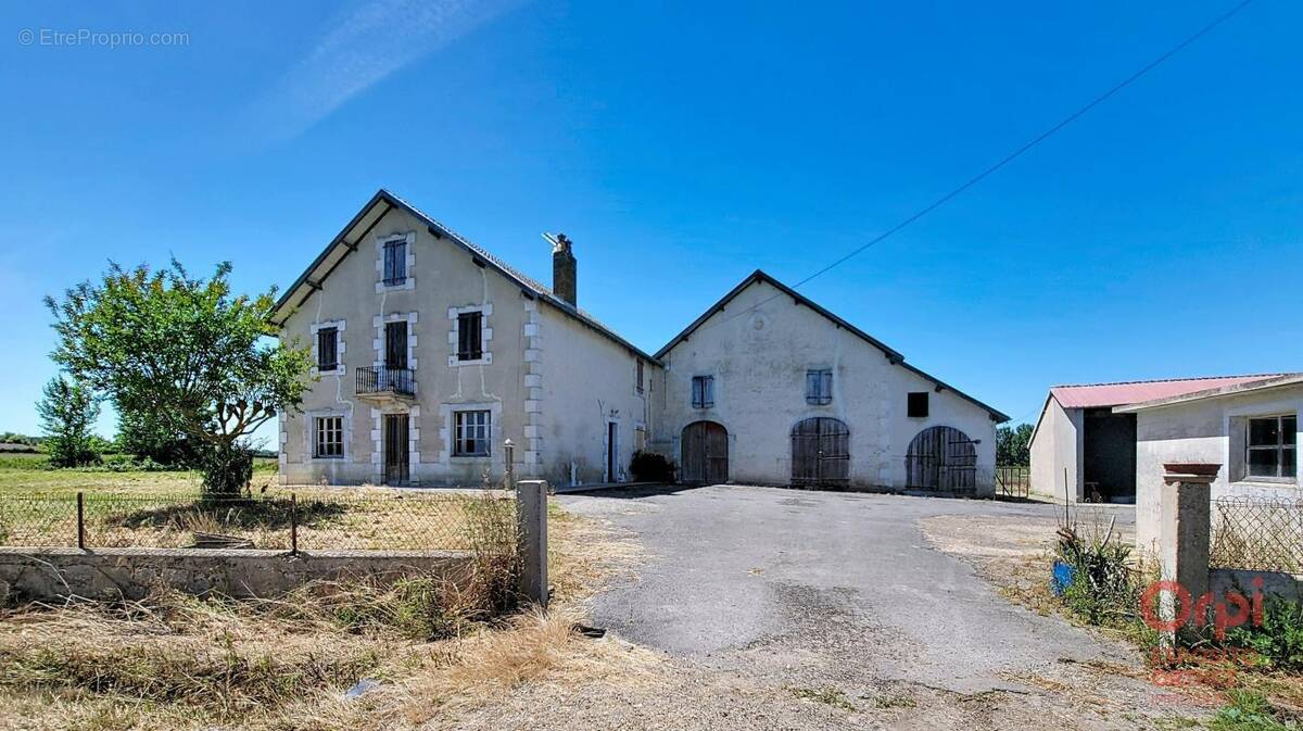 Maison à CASTEL-SARRAZIN