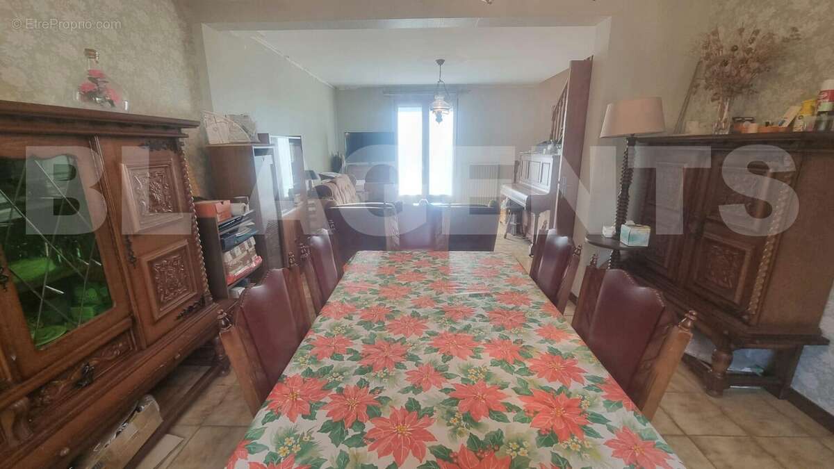 558a8508-8c26-47b8-a419-186217dae414 - Maison à CHARLEVILLE-MEZIERES