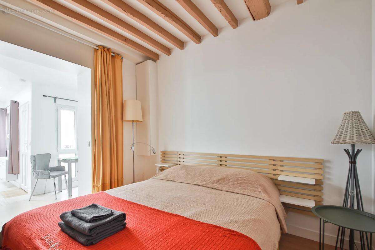 Appartement à PARIS-7E