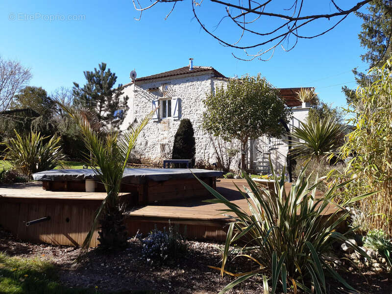Maison à DOUELLE