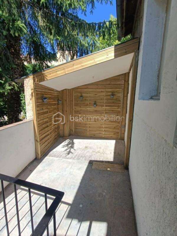 Maison de Ville de type 4 de 105 m2 entièrement Rénovée avec 2 Terrasses - photo 3