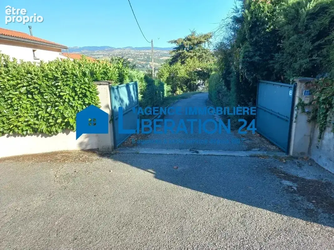 Terrain constructible de 600 m² à Rive-de-Gier - photo 5