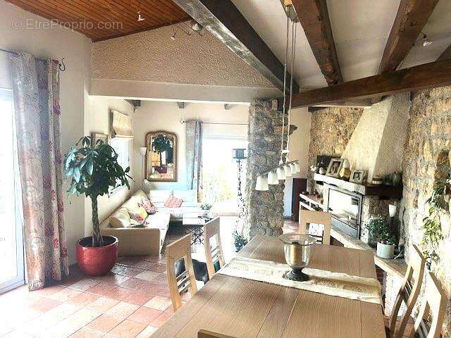 Maison 115m² à CARROS - photo 3