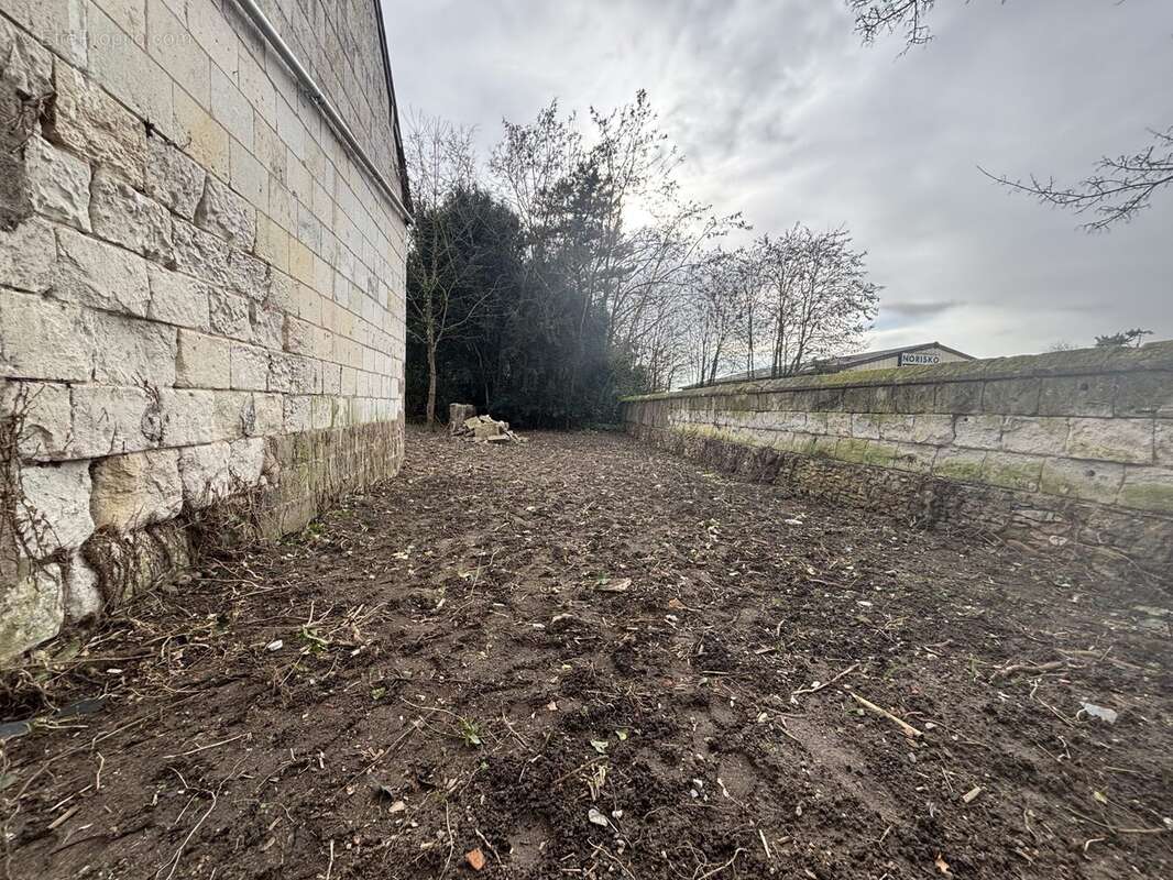 Maison 200 m² à Beaufort-En-Vallee  - photo 9