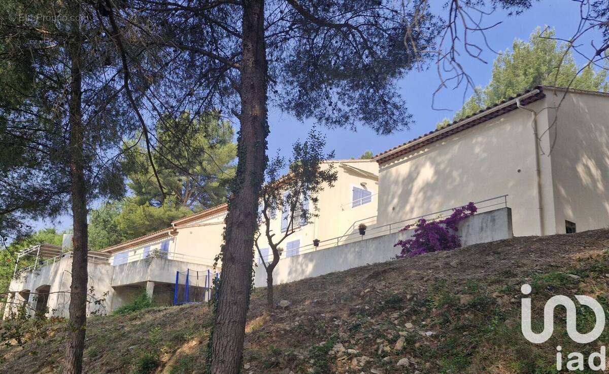 Photo 1 - Maison à LE REVEST-LES-EAUX