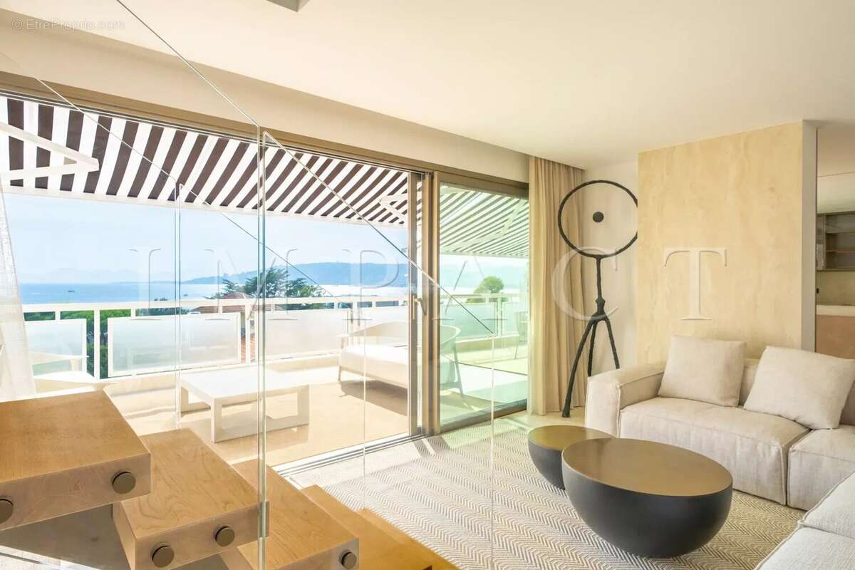Juan-Les-Pins  Appartement 5P en duplex avec piscine et vue mer panoramique à vendre - photo 4