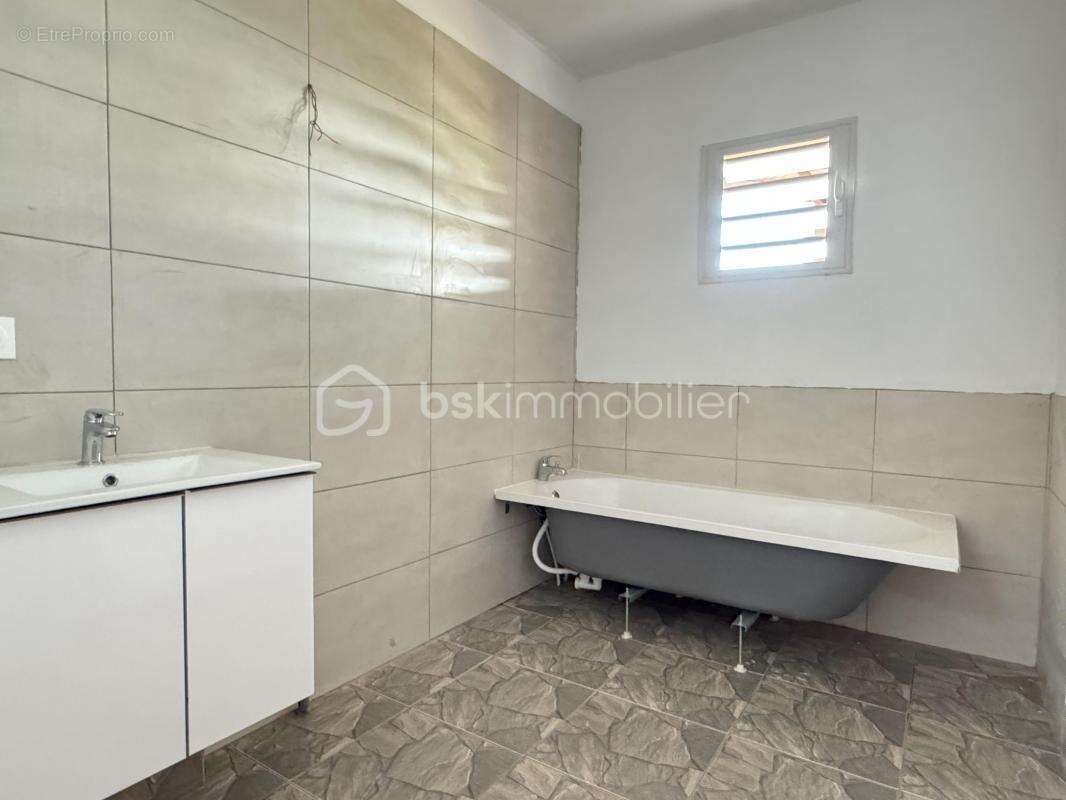 Maison à LES AVIRONS