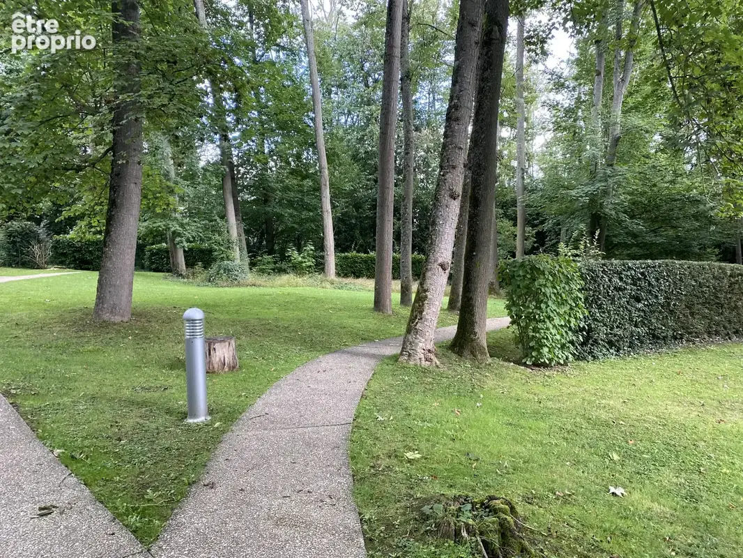 Studio, au rez de jardin dans un parc très recherché, investisement très rentable. - photo 3