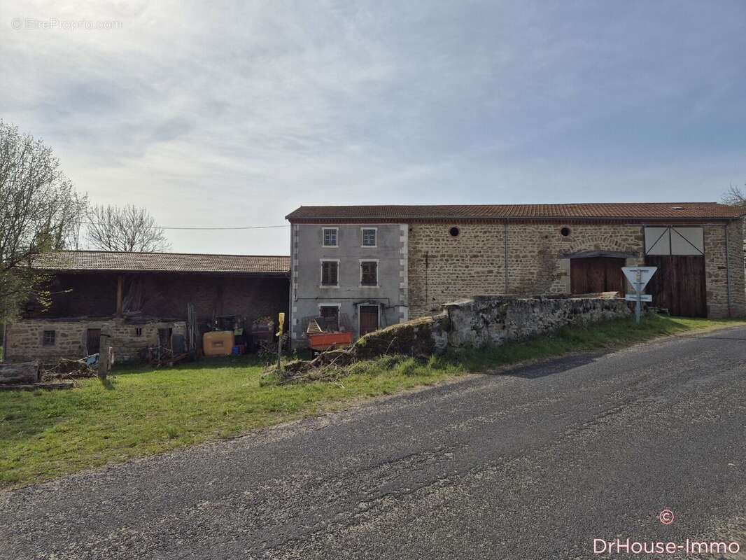 Maison 130 m² à Ceilloux  - photo 8