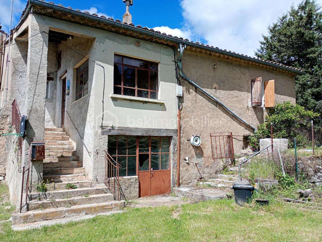 Maison à SAINT-TRINIT