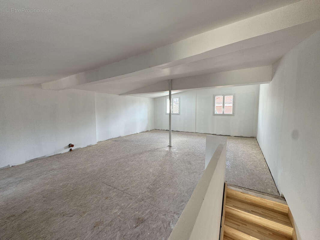 Appartement à SAINT-GENIS-LAVAL