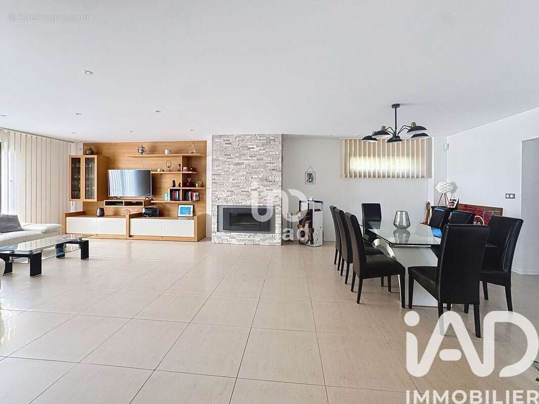 Photo 5 - Maison à SAINTRY-SUR-SEINE