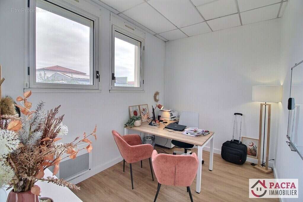A vendre - bureaux za de saix - a developper - photo 9