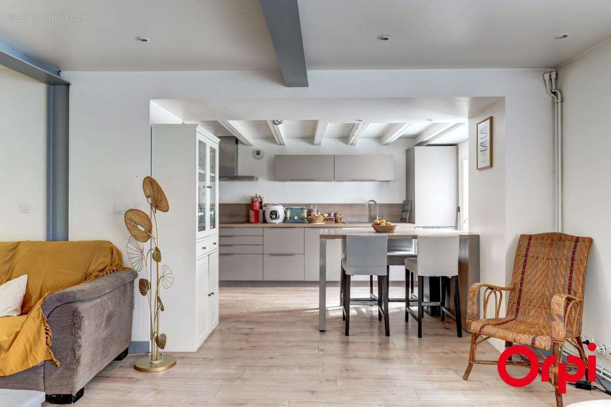 Maison à GREZIEU-LA-VARENNE