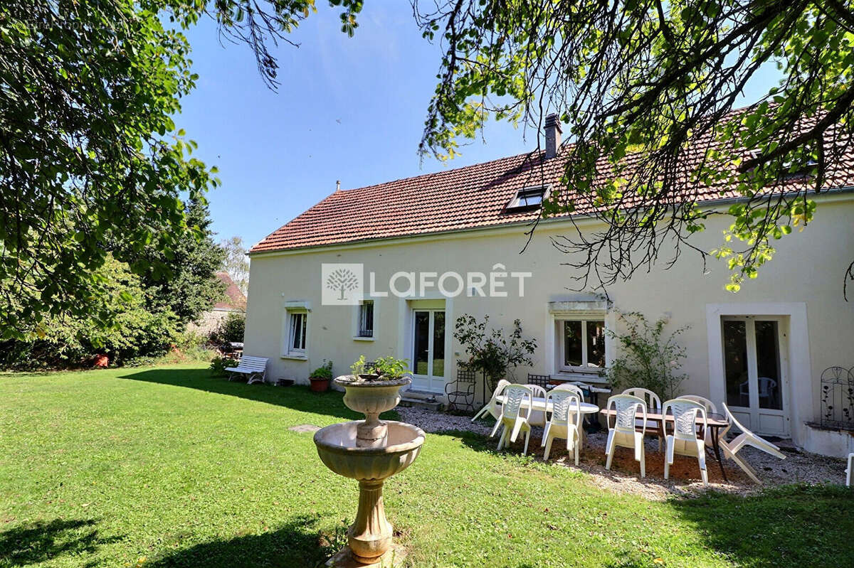 Maison Rumont 6 pièce(s) 200 m2 - photo 2