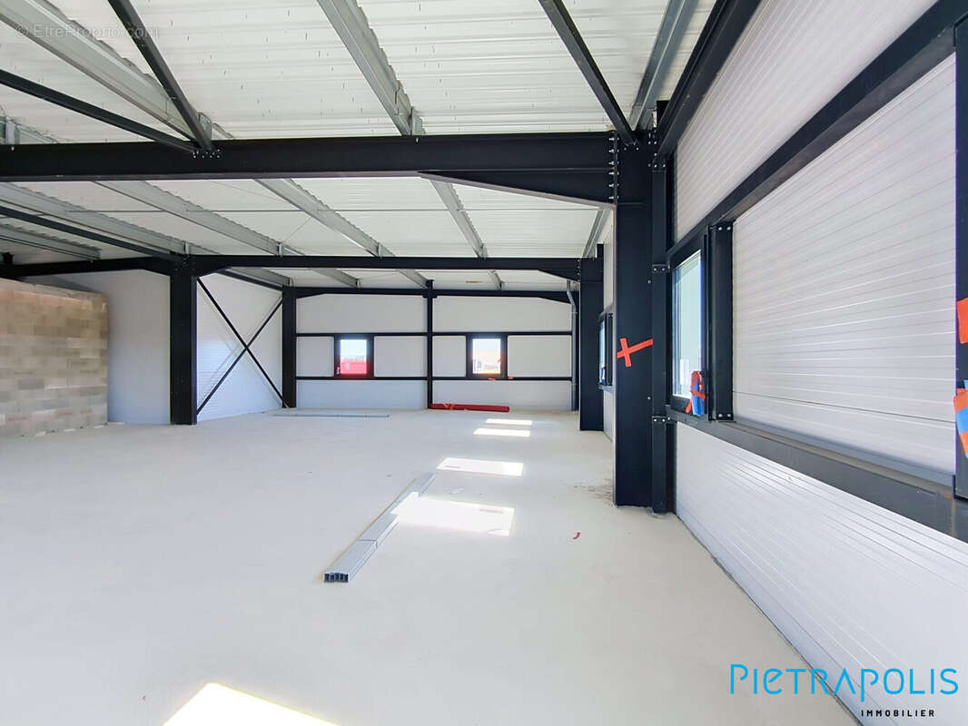 Commerce 135 m² à Sete  - photo 3