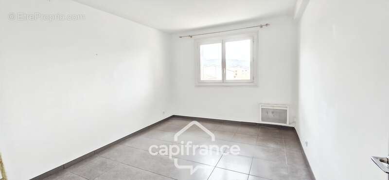 Appartement à CUERS