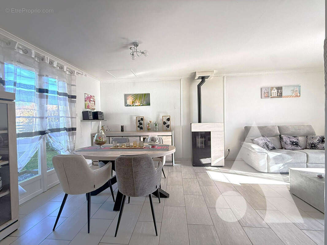 Maison à ESTREES-SAINT-DENIS
