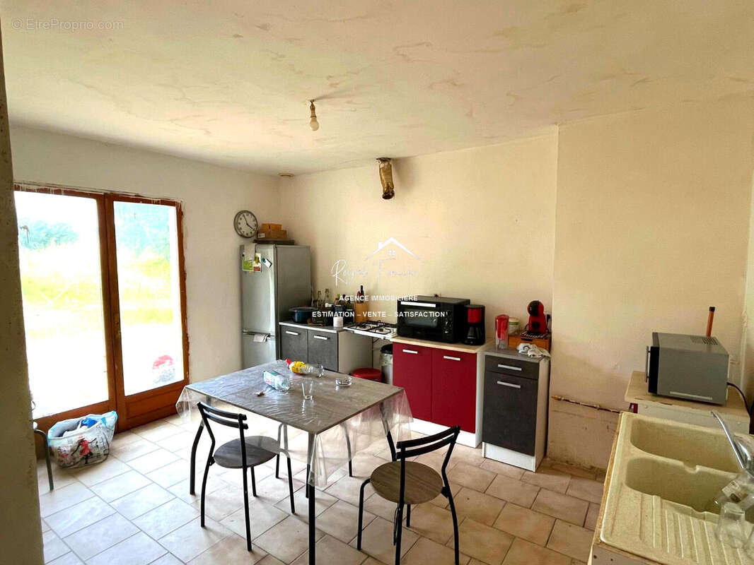 Cuisine - Maison à DANGE-SAINT-ROMAIN