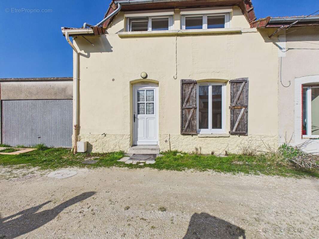 Maison à PARS-LES-ROMILLY