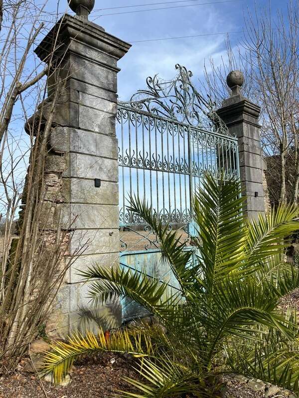 ELEGANT CHATEAU XVIIIs, sans travaux, sur 1 hectare clos de murs, jardin paysagé, chapelle, orangerie, dépendances, pour famille - photo 28