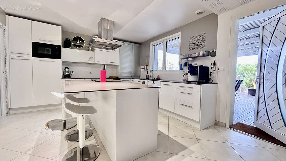 Maison à JONQUIERES-SAINT-VINCENT