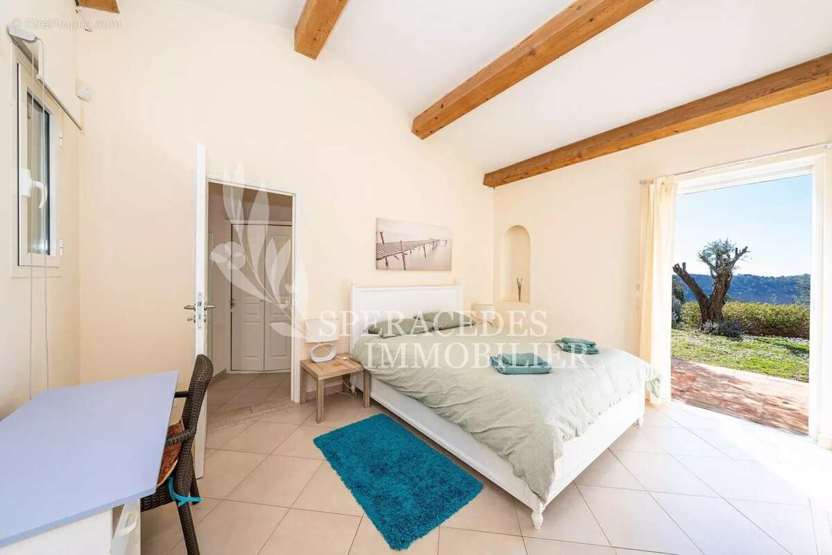 Maison à TOURRETTES-SUR-LOUP