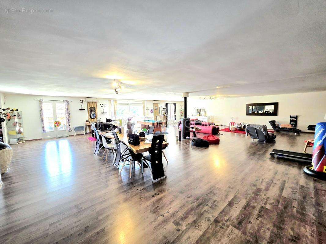 Mondragon / 2 villas / 390 m² habitable / piscine / terrain 7 500 m² - photo 10