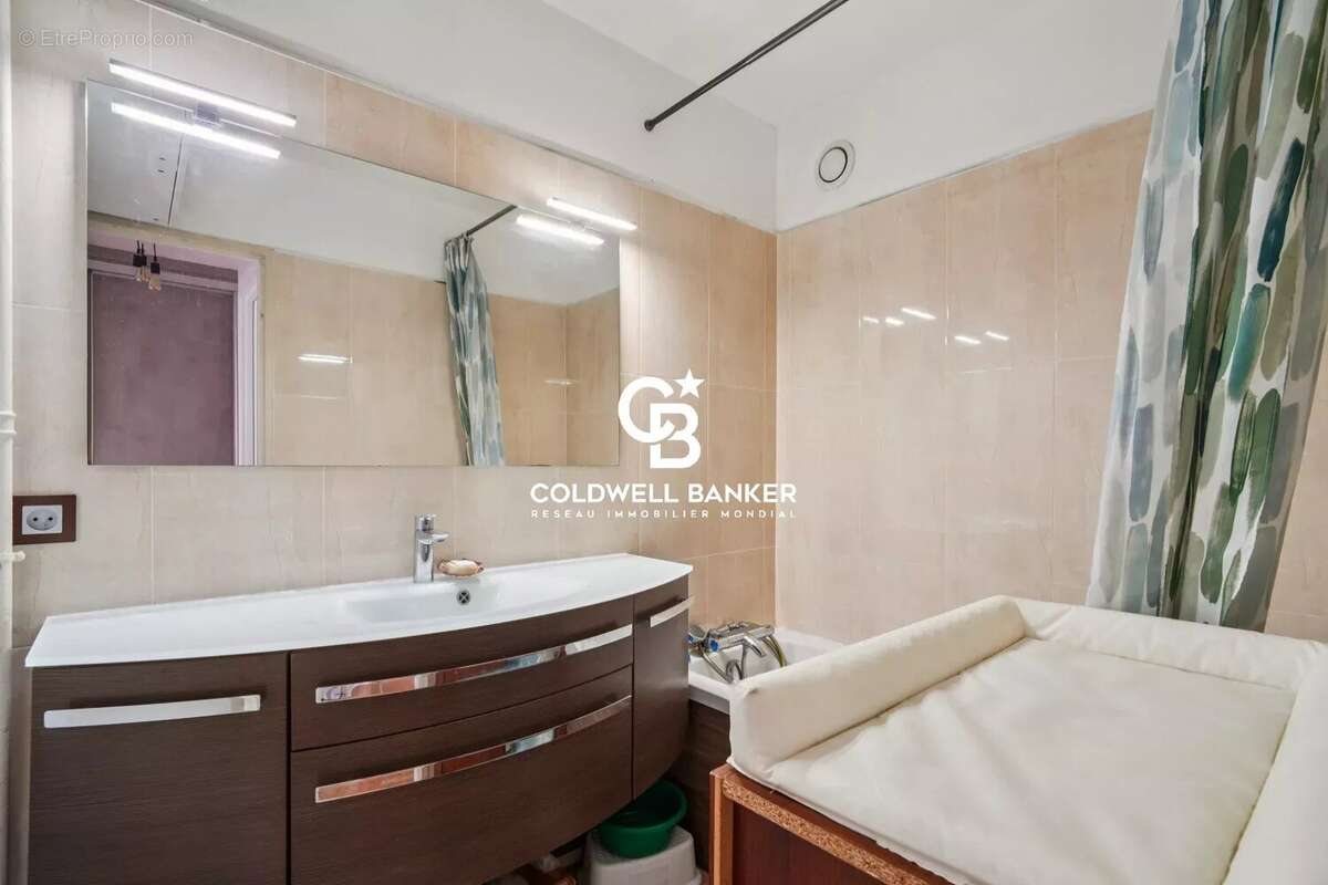 Appartement à PARIS-19E