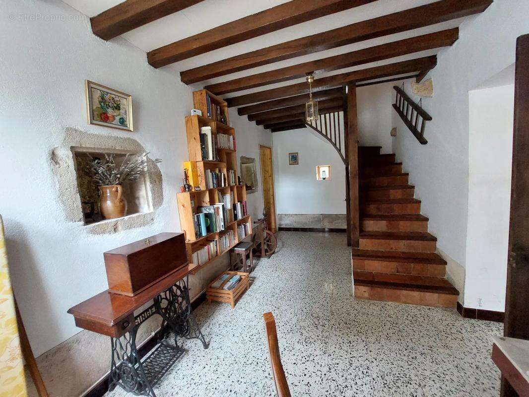 Maison de 6 pièces de 106 m² à Corvol-l'Orgueilleux - photo 5