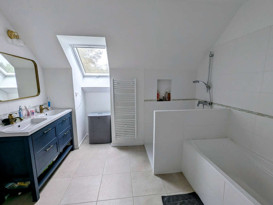 Maison à LA QUEUE-LES-YVELINES