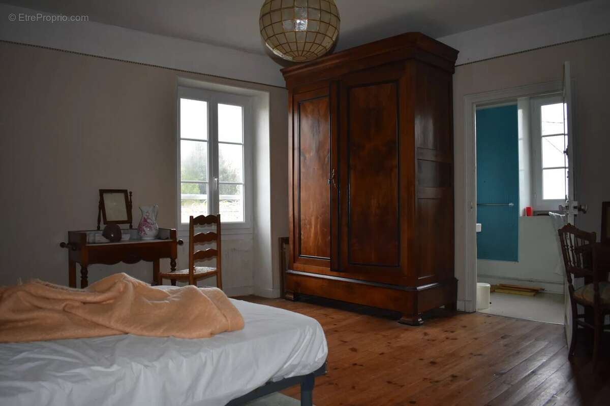 Belle et grande maison familiale à rafraîchir - photo 20