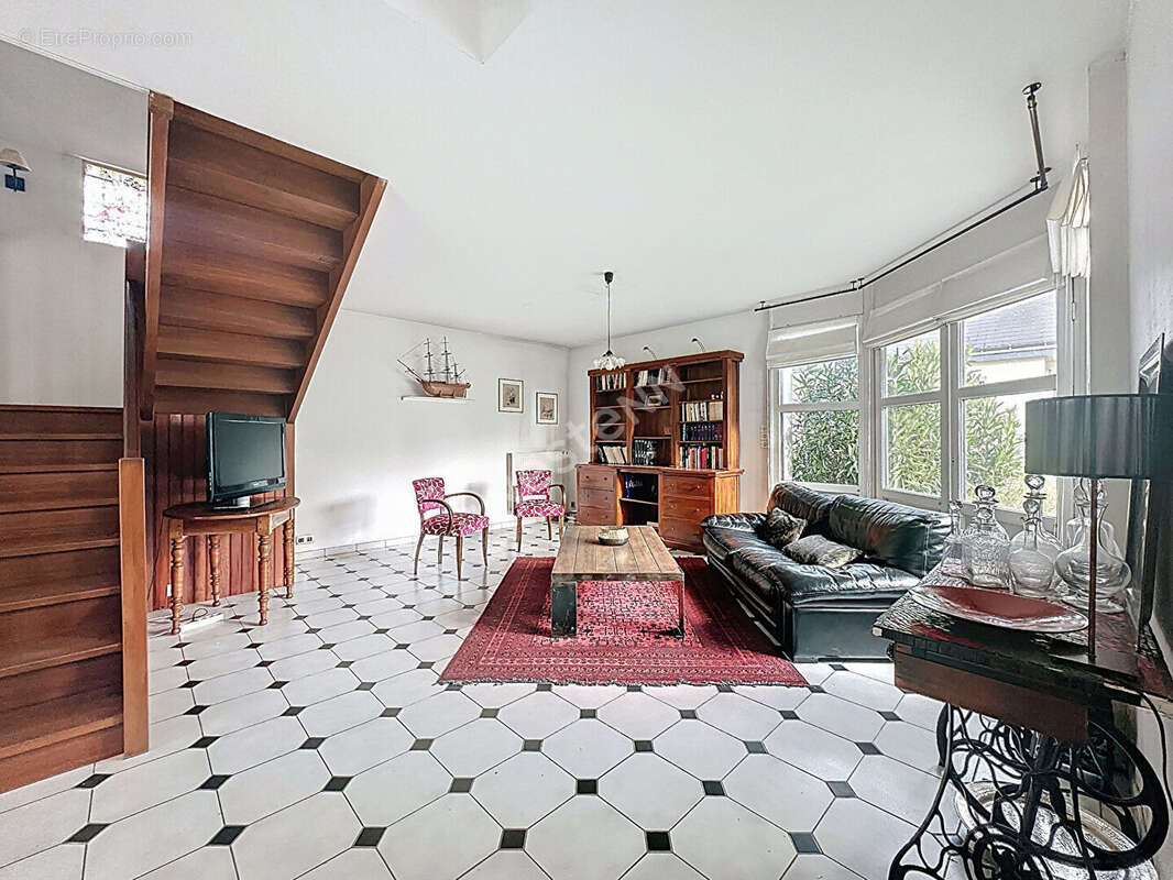 Nantes -Eraudière - Maison 163 m²  avec garage et jardin au pied des bords de l'Erdre - photo 3