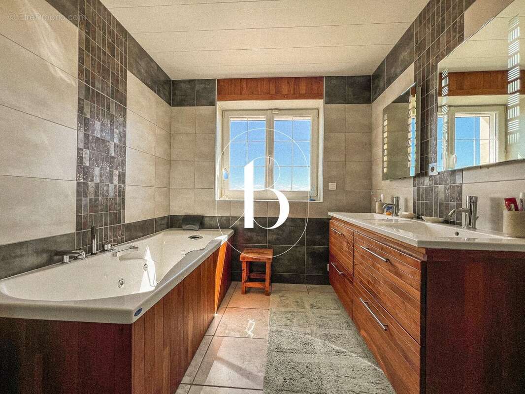 Maison à ORGNAC-L&#039;AVEN