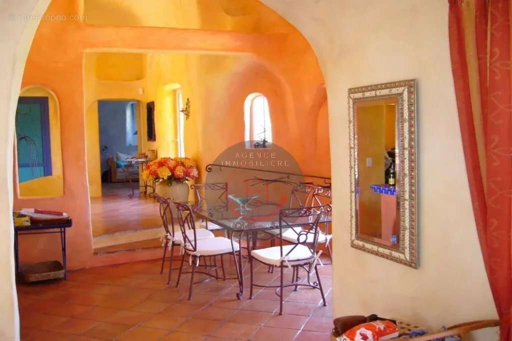 Maison à MANDELIEU-LA-NAPOULE